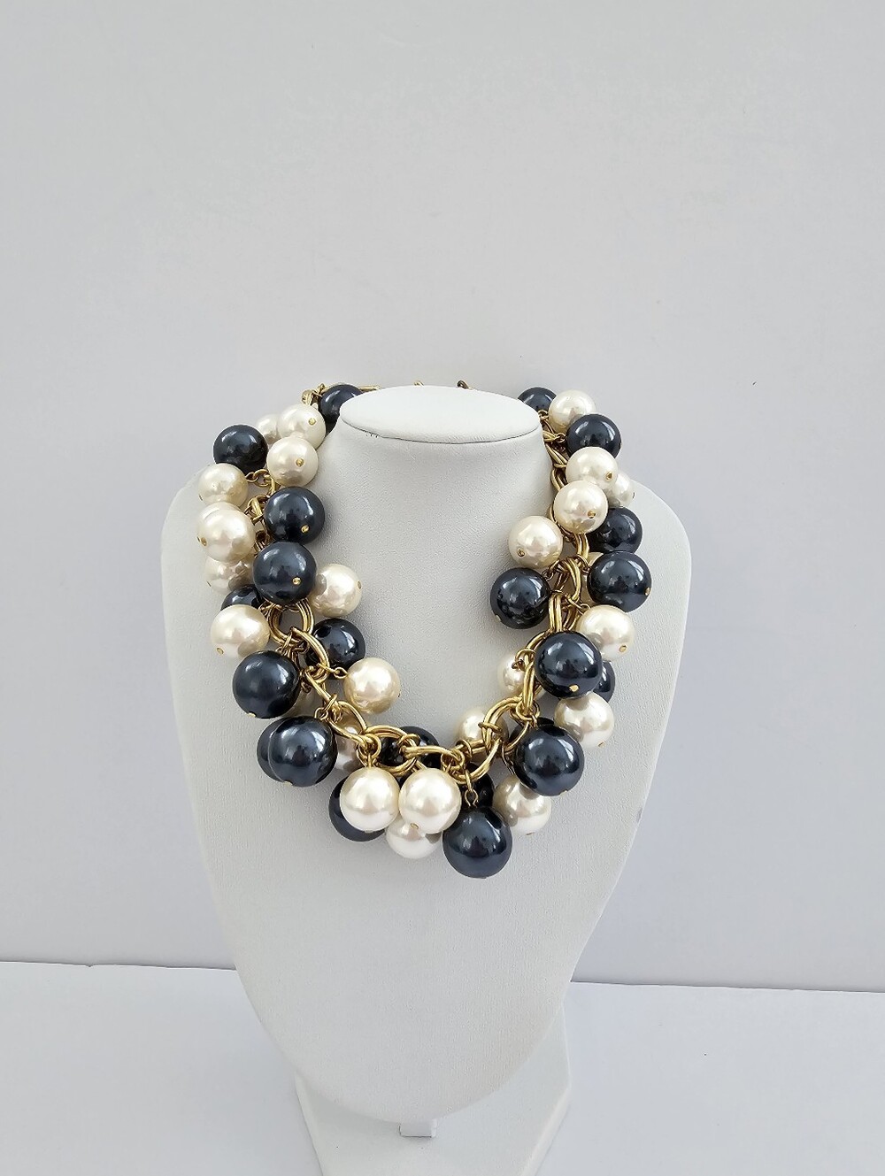 Vintage CAROLEE Chunky Pearl Cluster Statement Necklace Gold Tone 16"​